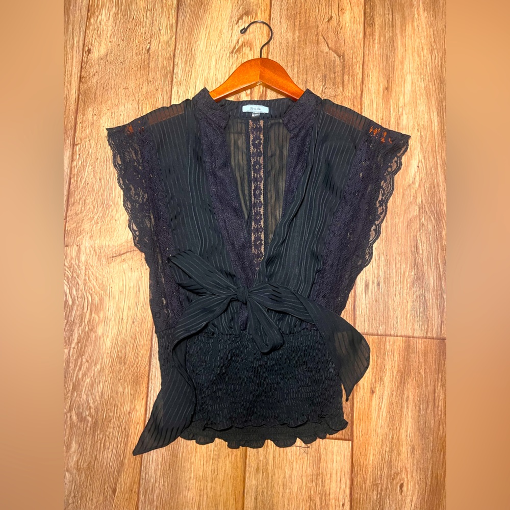 Do & B womens size L lace/chiffon blouse